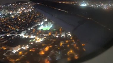 İstanbul, Türkiye Gece Sabiha Gökçen Uluslararası Havaalanına bir uçak indi.