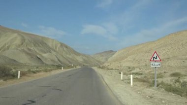 Bakü, Azerbaycan Başkentin dışında kırsal bir çöl yolu