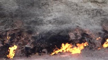 Bakü, Azerbaycan Doğal gazı son 5000 yıldır Ateş Dağı veya Yanar Dagh 'ta yanıyor.. 