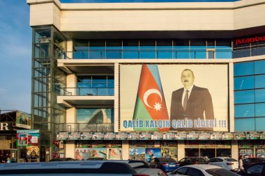 Bakü, Azerbaycan 22 Eylül 2024 Azerbaycan Başkanı 'nın büyük bir posteri.
