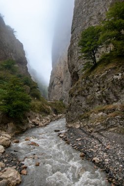 Quba, Azerbaycan Qudyalchay Nehri 'ndeki sisin içinde bir vadi.