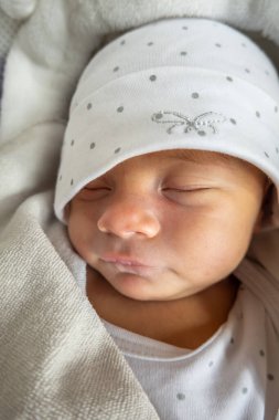 Stockholm, İsveç 6 Ekim 2024 Üç günlük bir kız bebek.