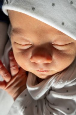 Stockholm, İsveç 6 Ekim 2024 Üç günlük bir kız bebek.