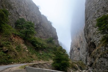 Quba, Azerbaycan Qudyalchay Nehri 'ndeki sisin içinde bir vadi.