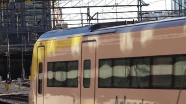 Stockholm, İsveç Merkez İstasyonu 'na bir tren giriyor..