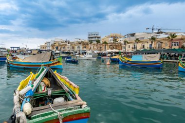 Marsaxlokk, Malta No: 9, 2024 Limandaki tipik luzzu tekneleri