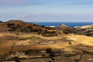 Valletta, Malta Geceleri Sliema bölgesinde sütunlar.