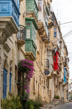 Valletta, Malta Geceleri Sliema bölgesinde sütunlar.