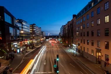 Stockholm, İsveç 20 Kasım 2024 Hornstull Bölgesi 'nde öğleden sonra trafik vardı..