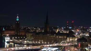 Stockholm, İsveç Şafak vakti şehrin ufuk çizgisi manzarası Belediye Binası, Alman Kilisesi, Gamla Stan ve Kuzey Kuleleri ile