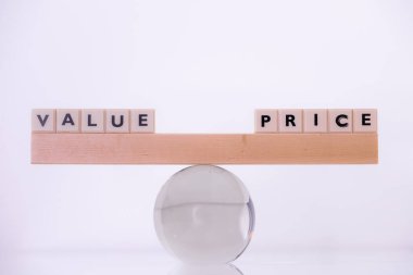 Stockholm, İsveç Yatırımlarda Değer ve Fiyat dengesi.