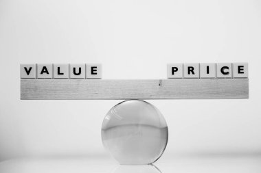 Stockholm, İsveç Yatırımlarda Değer ve Fiyat dengesi.