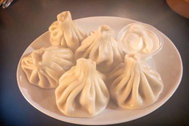 Riga, Letonya Bir tabak Gürcü böreği.