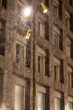 Stockholm, İsveç Şehir merkezinde kar yağıyor.