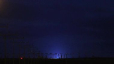 Stockholm, İsveç Arlanda Havaalanı 'ndan bir uçak gece kalkıyor.. 