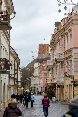 Vilnius, Litvanya 3 Ocak 2025 Pilies Caddesi, ana alışveriş caddesi..