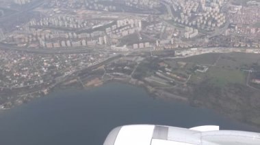 İstanbul, Türkiye İstanbul Havaalanına inen ticari bir uçağın manzarası. 