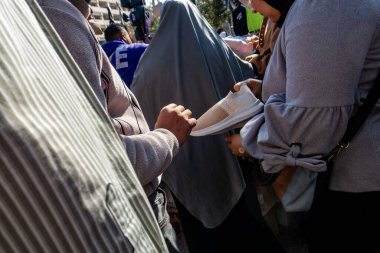 Kahire, Mısır 21 Ocak 2025 Ramsis Meydanı 'ndaki bir açık hava pazarında.