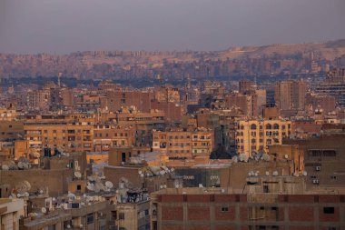 Kahire, Mısır Kahire şehir merkezinin çatıları gün batımında.