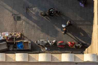 Kahire, Mısır, 25 Ocak 2025 Kahire Çarşısı 'ndaki Kahire Çarşısı' nın Kahire Çarşısı 'ndaki Sultan el Muayyad Şeyh Camii' nin manzarası.,