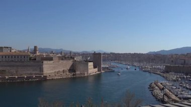 Marsilya, Fransa Güneşli bir günde Le Vieux Limanı 'nın panoramik manzarası. 