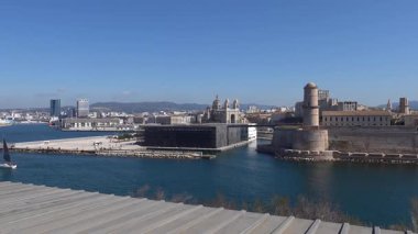 Marsilya, Fransa Güneşli bir günde Le Vieux Limanı 'nın panoramik manzarası. 