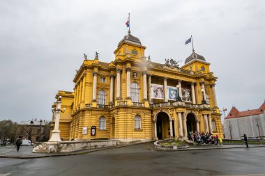 Zagreb, Hırvatistan 24 Mart 2025 Ulusal Hırvat Ulusal Tiyatrosu 'nun ön cephesi