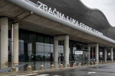 Zagreb, Hırvatistan 28 Mart 2025 Franjo Tudman Havaalanı 'nın dışı.