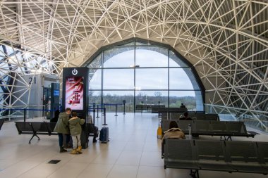 Zagreb, Hırvatistan 28 Mart 2025 Franjo Tudman Havaalanı İçişleri Kalkış Salonu.