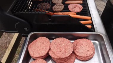 Stockholm, İsveç Kömür Izgarasında Hamburger köfteleri. 