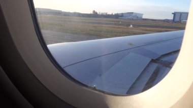 Stockholm, İsveç Arlanda Havaalanı 'ndan bir uçak kalkıyor.. 