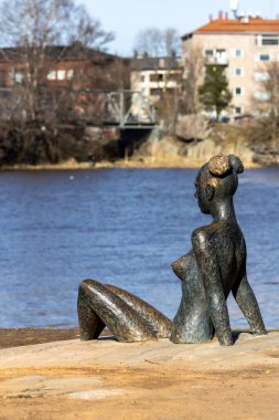 Helsinki, Finlandiya 13 Nisan 2025Catherine de Saxe-Lauenberg 'in Gammelstadsforsen' deki heykeli.