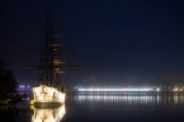 Stockholm, İsveç 22 Nisan 2025 Chapman 'ın liman ve sisli uzun gemisi.
