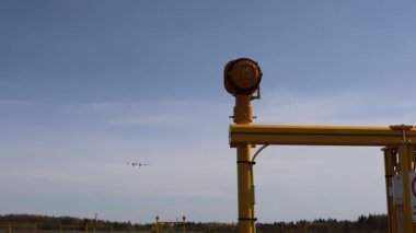 Stockholm, İsveç Bir ticari yolcu uçağı güneşli bir günde Arlanda havaalanına indi.