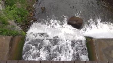 Kuldiga, Letonya Suyu Venta Nehri 'nin üzerinden akıyor. Avrupa' nın en geniş şelalesi, 270 metre genişliğinde.. 