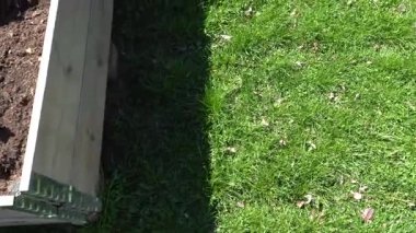 Stockholm, İsveç Baharda bitki ve sebze yetiştirmek için bahçe topluluk kutularının geniş bir manzarası.  