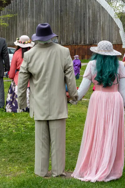 Sabile, Letonya 6 Mayıs 2025 Sabiles Lelles ya da Sabiles Dolls adında bir çiftlik evinde yerel ve ünlü bir oyuncak bebek bahçesi..