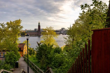 Stockholm, İsveç. Monteliusvagen 'in sabah manzarası. Eski şehrin gözcülerinden..