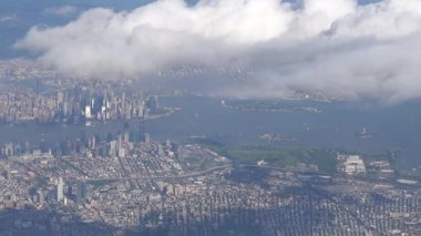 Newark, NJ, ABD Manhattan 'ın dışındaki Newark Limanı' nın havadan görüntüsü. 