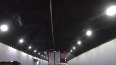 Göteborg, İsveç Bir kamyon şehir merkezindeki bir tünelden geçiyor