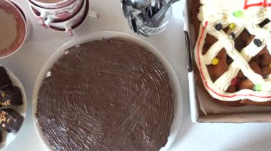 Hirtshals, Danimarka Çikolata ve Danimarka Brunsviger keki dahil bir dizi doğum günü pastası. 
