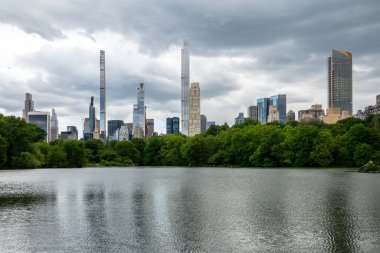 New York, New York, ABD Central Park 'tan izlenen 432 Park Avenue binası.