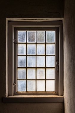 Çıngırak, Danimarka Eski bir evde eski bir pencere ve pencere çerçevesi.