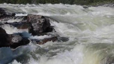 İsveç, Tnnnforsen Şelalesi, İsveç 'in en büyük şelalesi, Indalslven Nehri üzerinde.. 