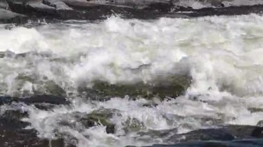 İsveç, Tnnnforsen Şelalesi, İsveç 'in en büyük şelalesi, Indalslven Nehri üzerinde.. 