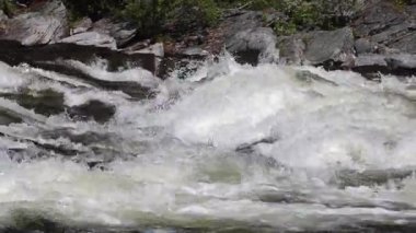 İsveç, Tnnnforsen Şelalesi, İsveç 'in en büyük şelalesi, Indalslven Nehri üzerinde.. 