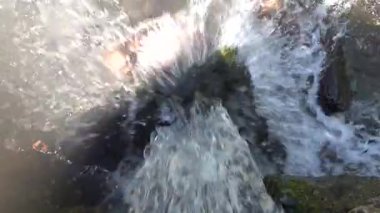 Fordongianus, Sardinya, İtalya Tirso Nehri 'ne dökülen eski Roma hamamlarından gelen sıcak kaynak suyu.  