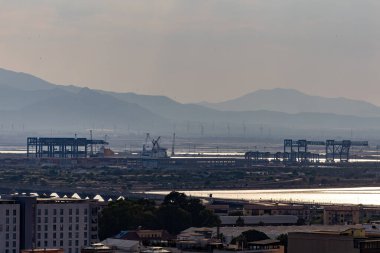 Cagliari, Sardinya, İtalya Şehrin ufuk çizgisi manzarası