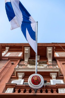 Cagilari, Sardunya, İtalya Finlandiya 'nın Roma Konsolosluğu bayrağı ve sembolü.