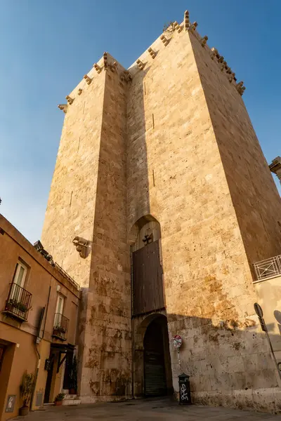 Cagliari, Sardinya, İtalya 13 Ağustos 2025 Tarihi Fil Kulesi, Torre dell 'Elefante manzarası.